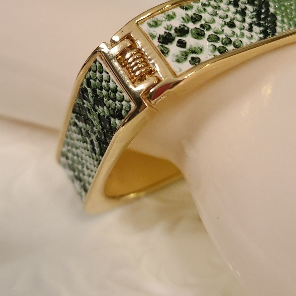 Square Clamp Bangle - Picture 3 of 16